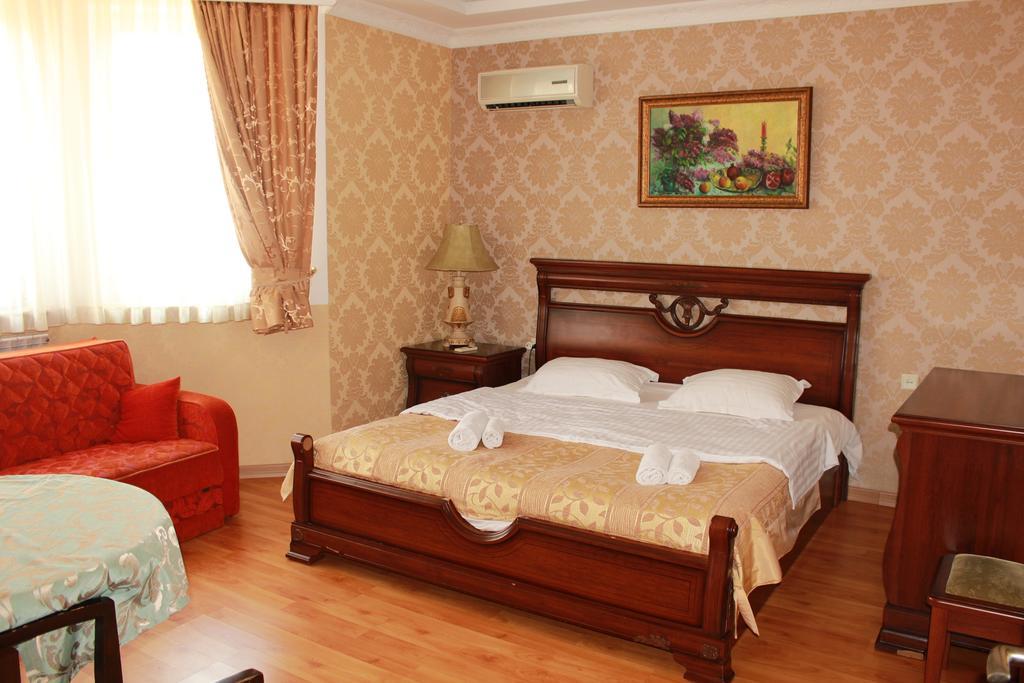Hotel Elegant Garden Batumi Exterior photo