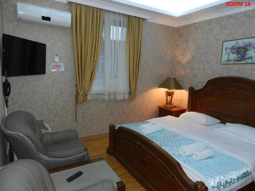 Hotel Elegant Garden Batumi Exterior photo