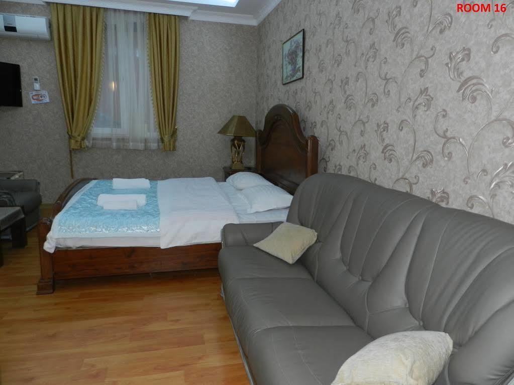 Hotel Elegant Garden Batumi Exterior photo