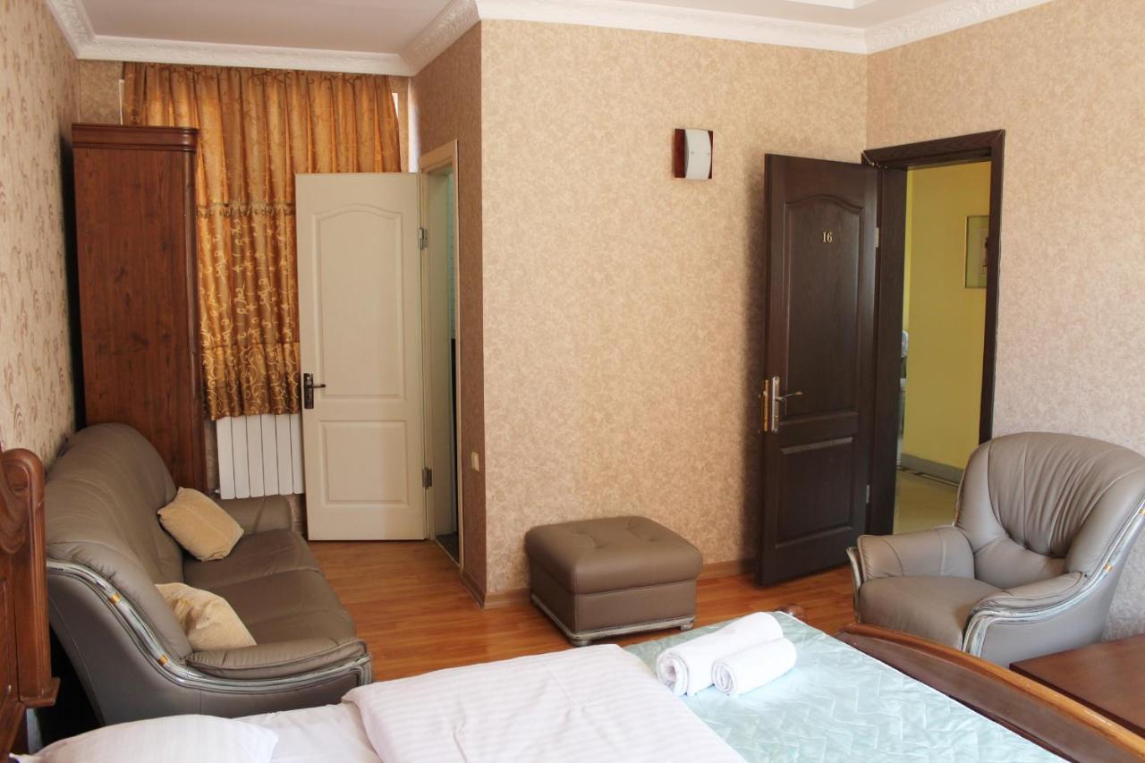 Hotel Elegant Garden Batumi Exterior photo