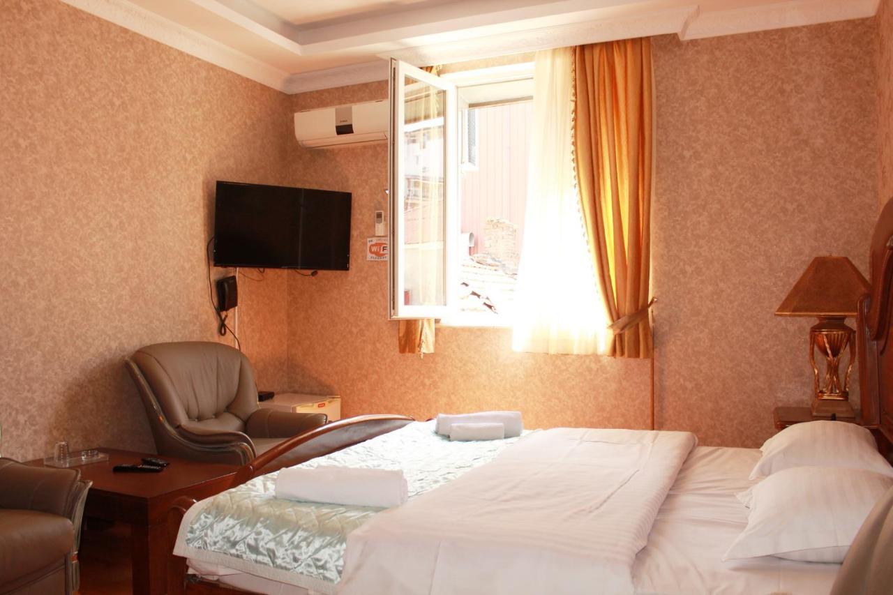 Hotel Elegant Garden Batumi Exterior photo